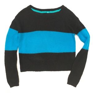 Long sleeve sweater, crop style, black and blue